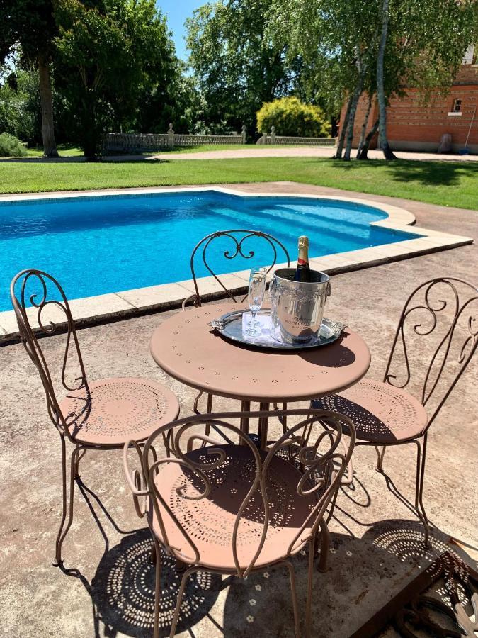 Chateau Ratou Bed & Breakfast *